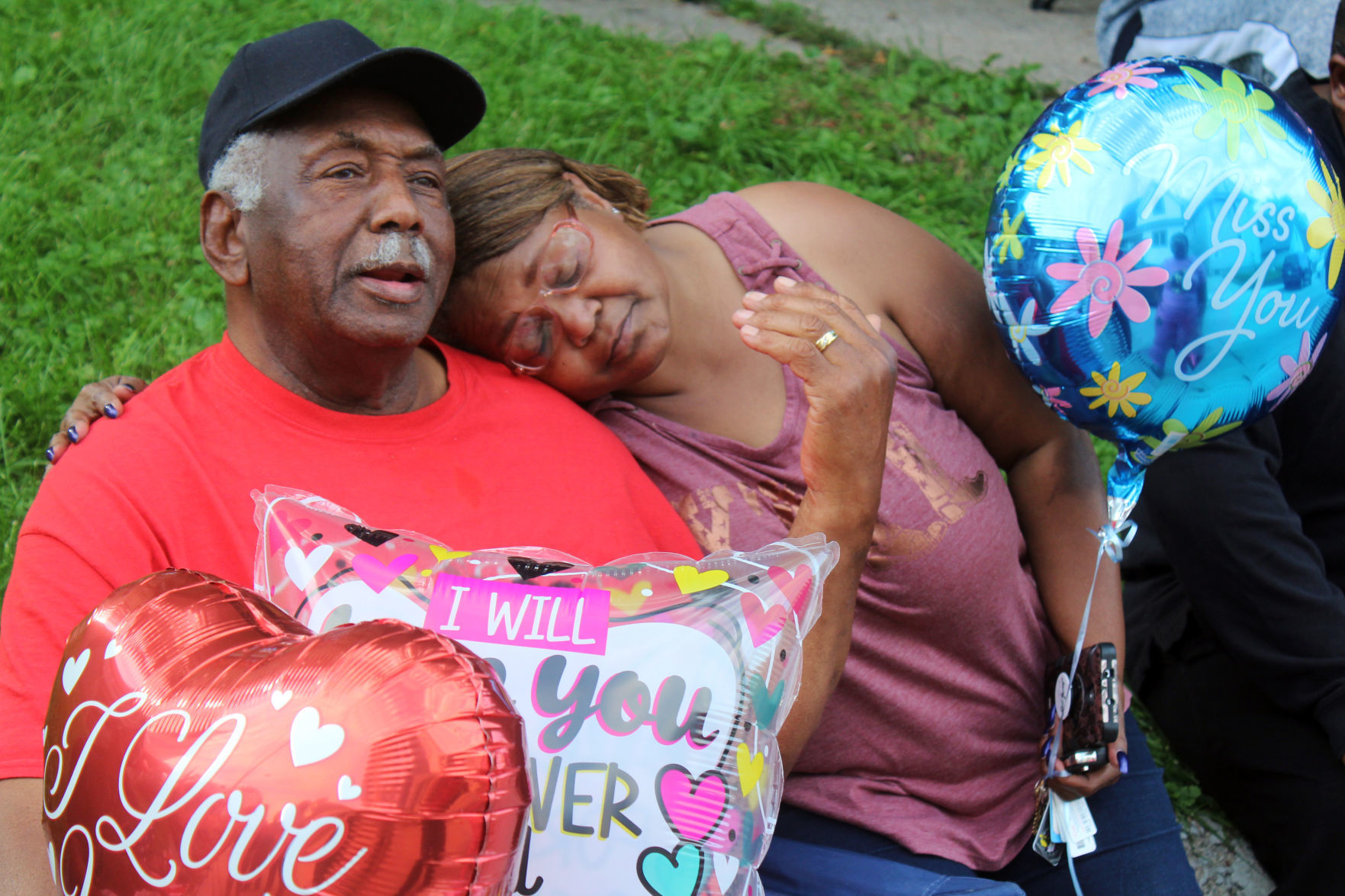 Henry Lee consoles his niece Teresa Clyce